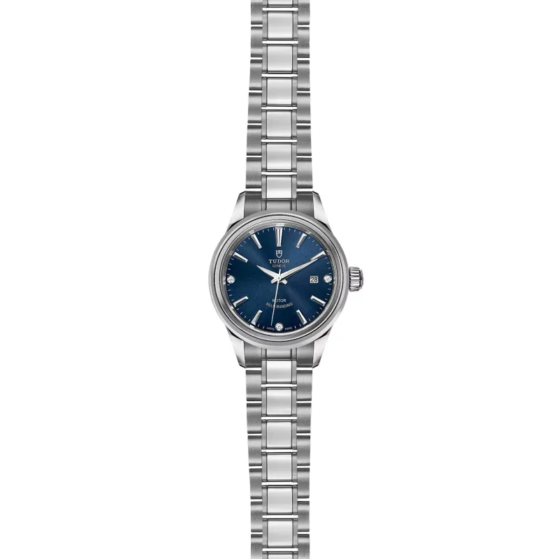 Tudor Style M12100-0013