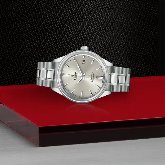 Tudor Style M12500-0001