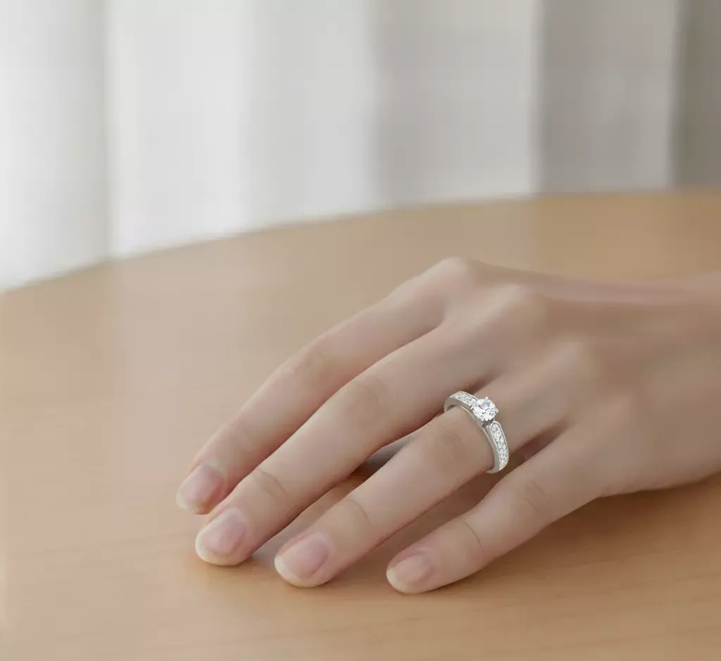 Anel Ouro Branco com Diamantes