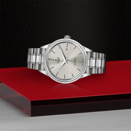 Tudor Style M12700-0001