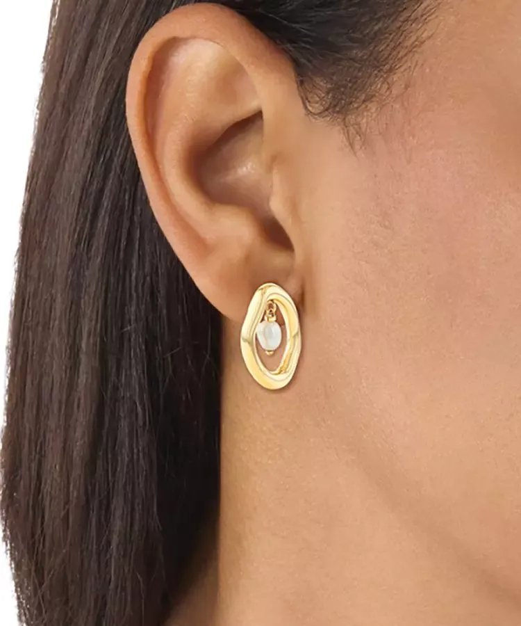 Brincos em Dourado com Pérolas